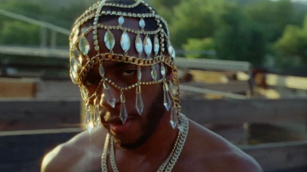 6LACK_ft_Khalid_-_Seasons_(Official_Music_Video)